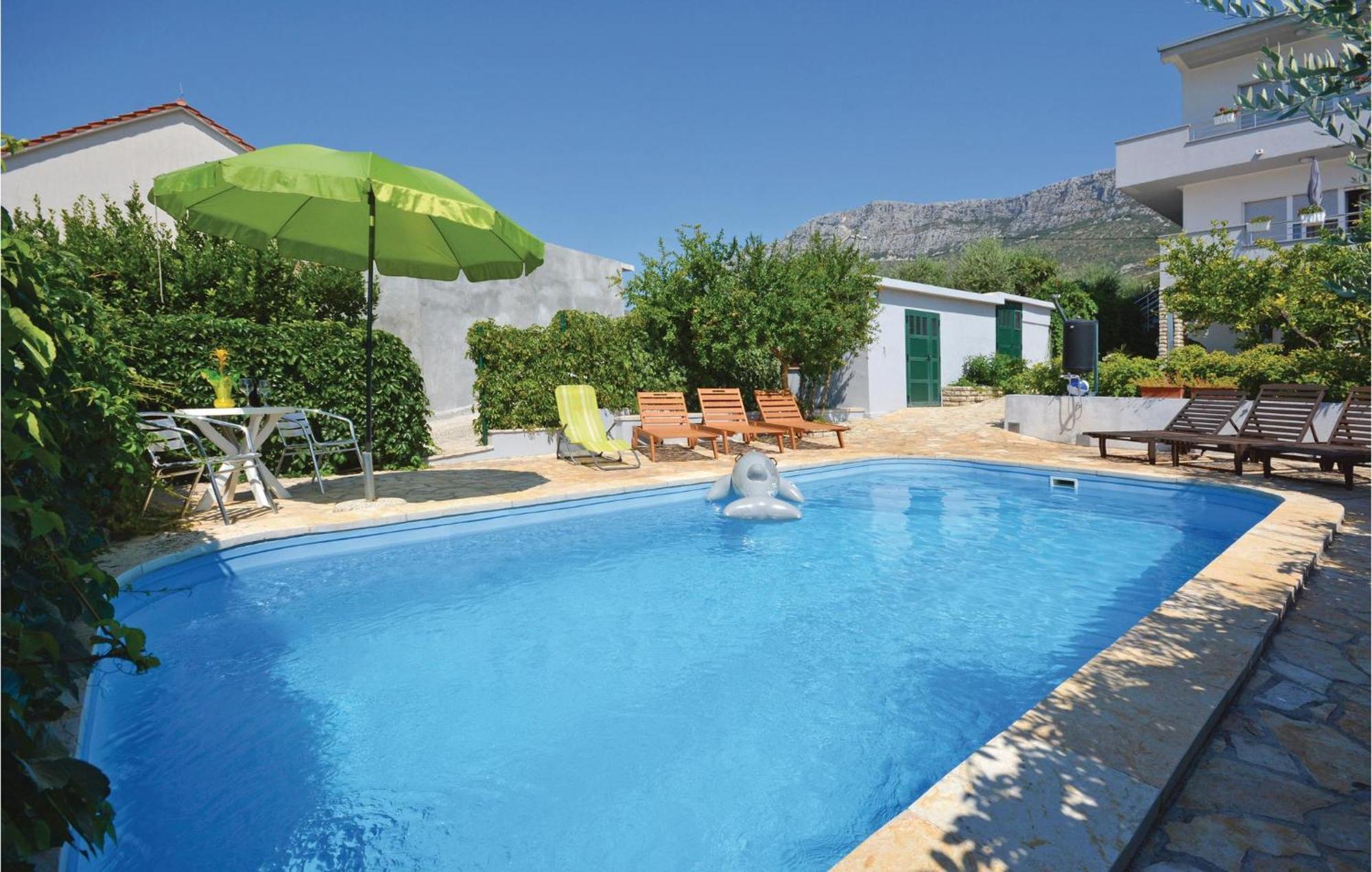 Amazing Apartment In Kastel Sucurac With Kitchen Kastela Luaran gambar