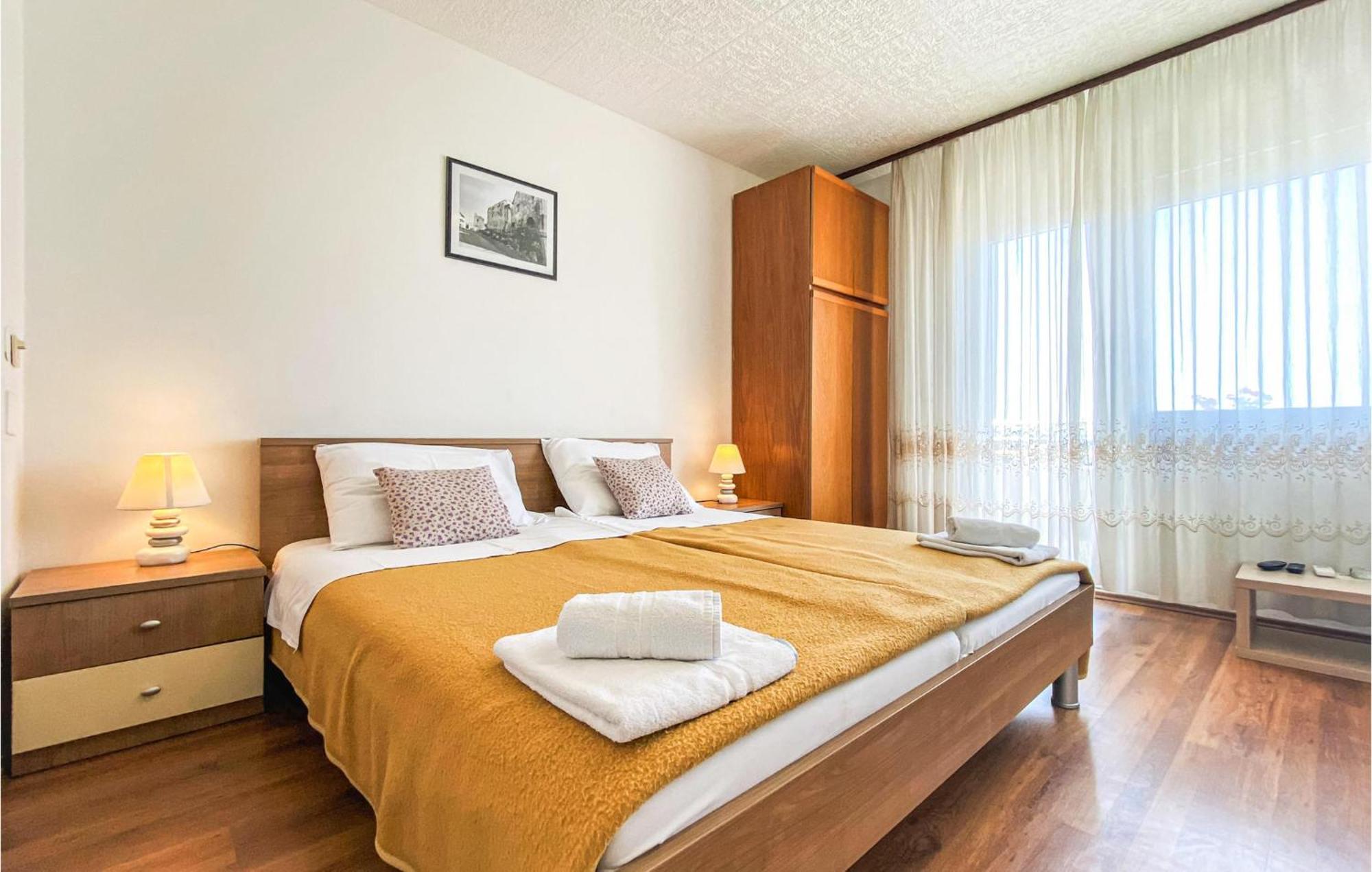 Amazing Apartment In Kastel Sucurac With Kitchen Kastela Luaran gambar