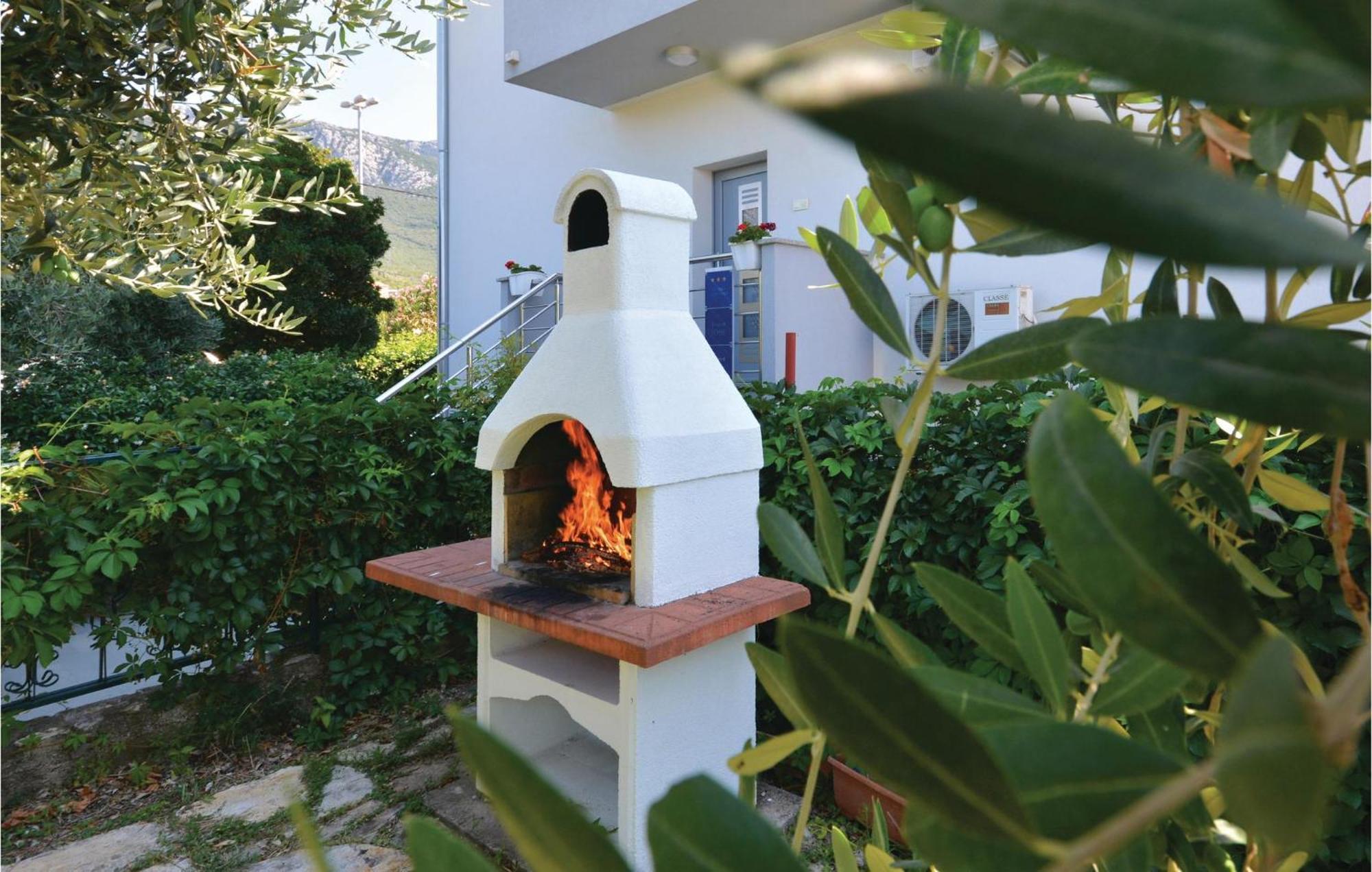 Amazing Apartment In Kastel Sucurac With Kitchen Kastela Luaran gambar