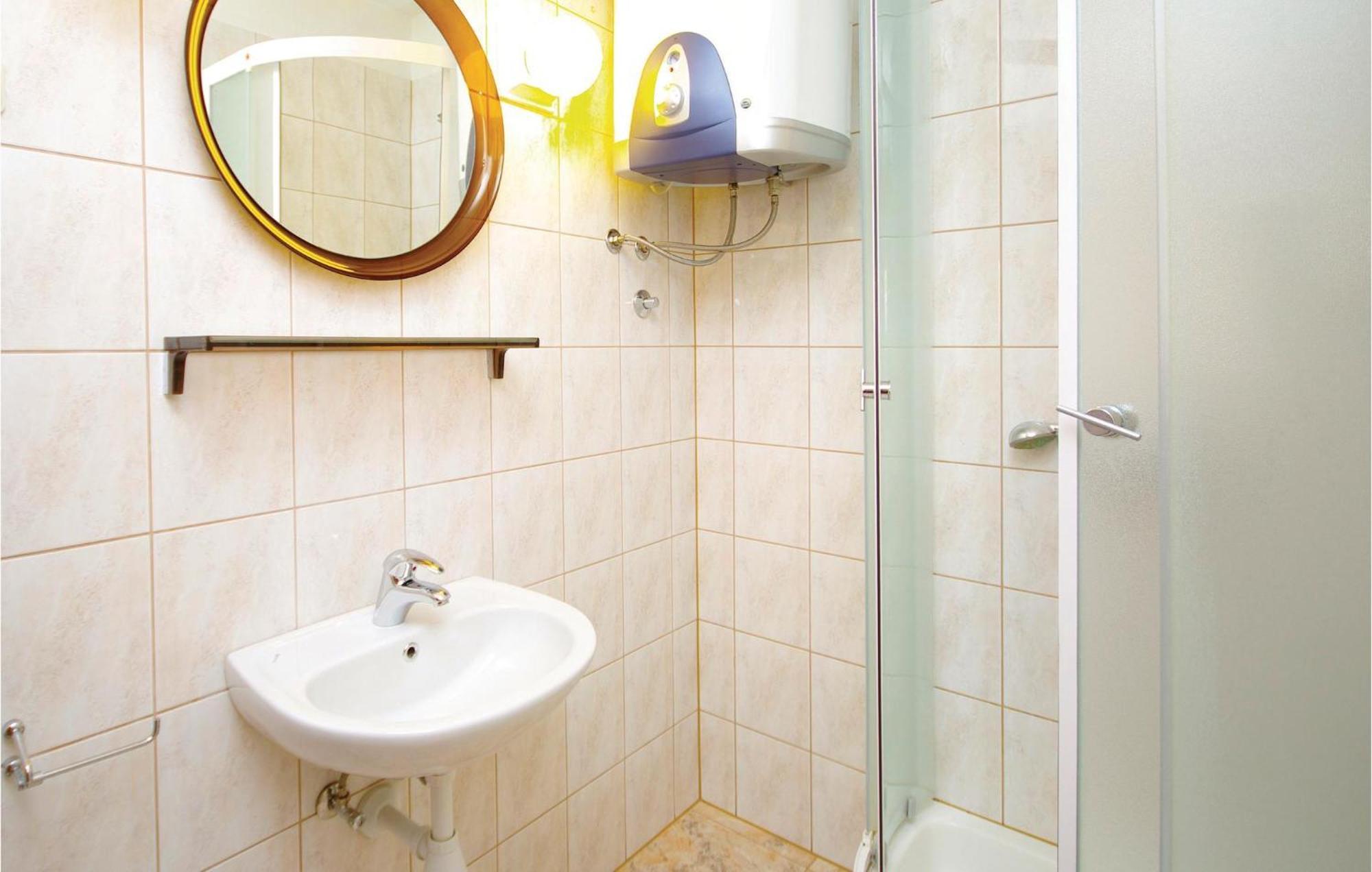 Amazing Apartment In Kastel Sucurac With Kitchen Kastela Luaran gambar