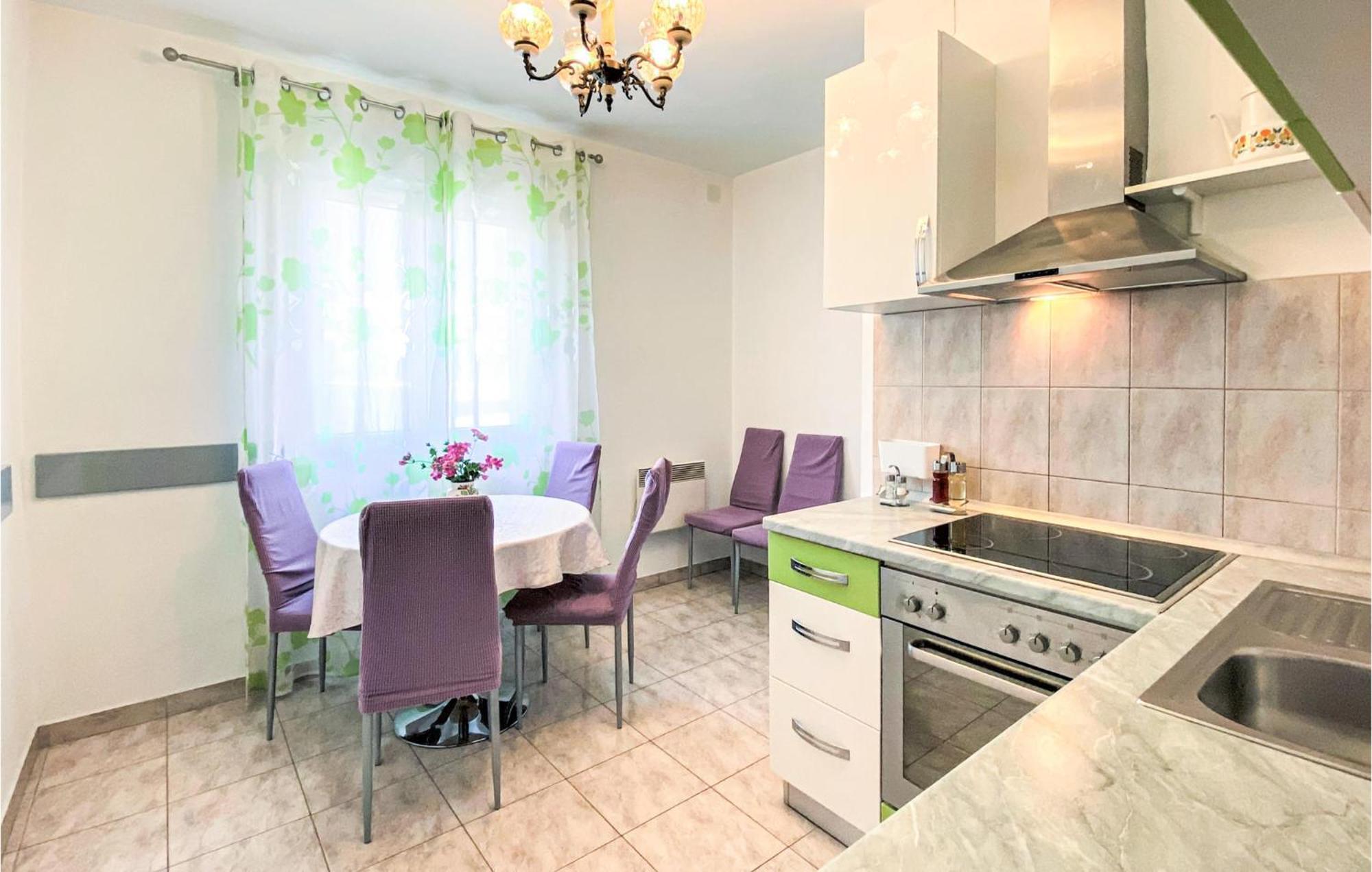 Amazing Apartment In Kastel Sucurac With Kitchen Kastela Luaran gambar