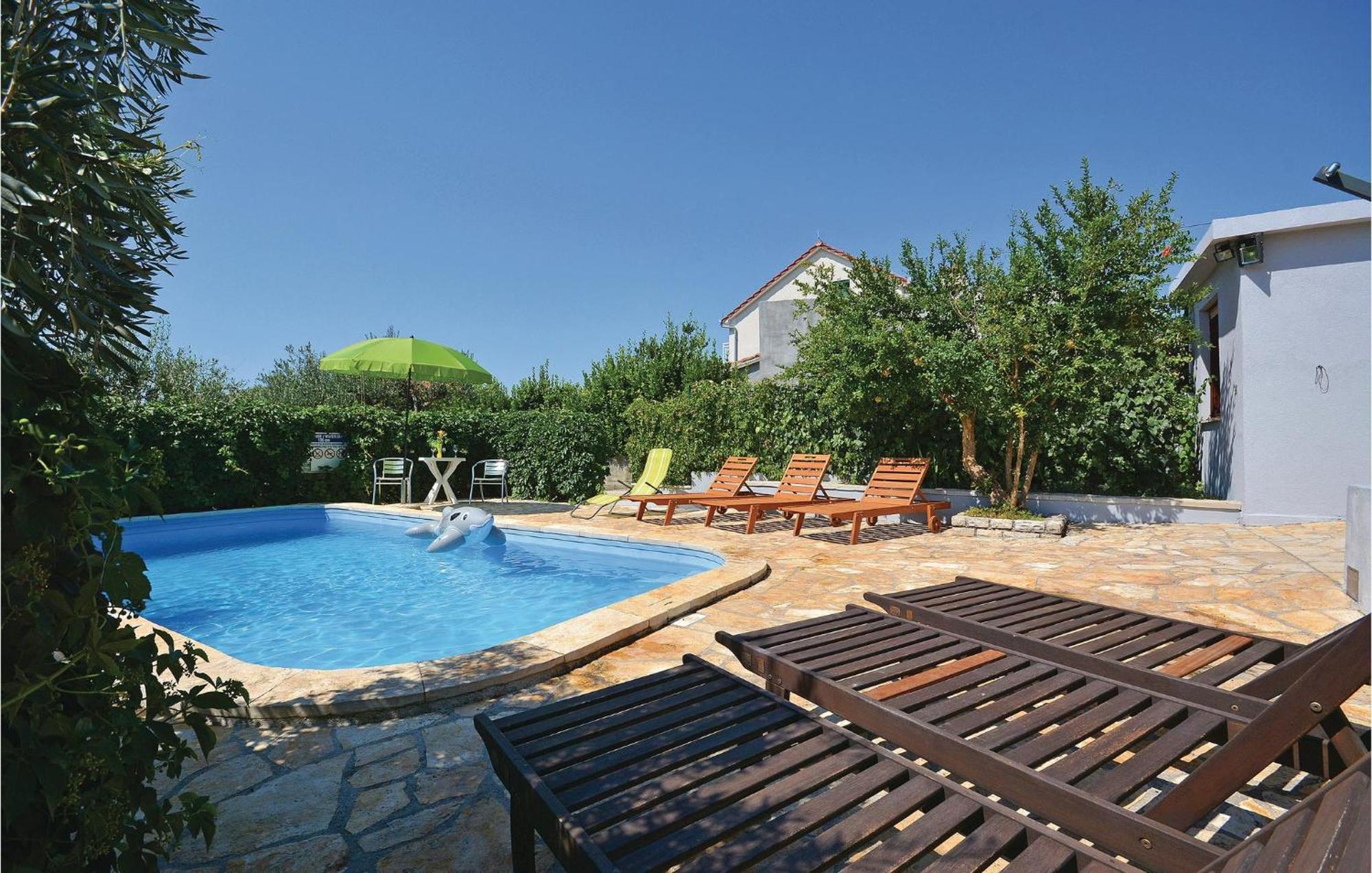 Amazing Apartment In Kastel Sucurac With Kitchen Kastela Luaran gambar