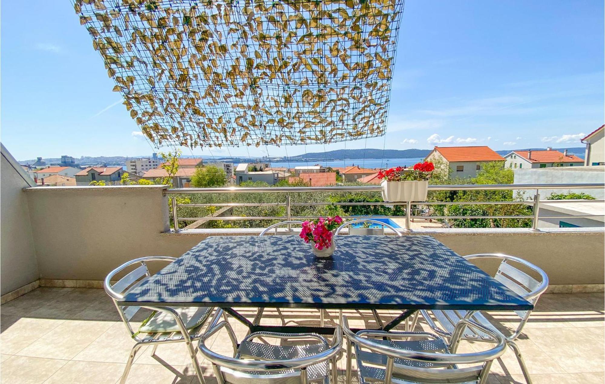 Amazing Apartment In Kastel Sucurac With Kitchen Kastela Luaran gambar