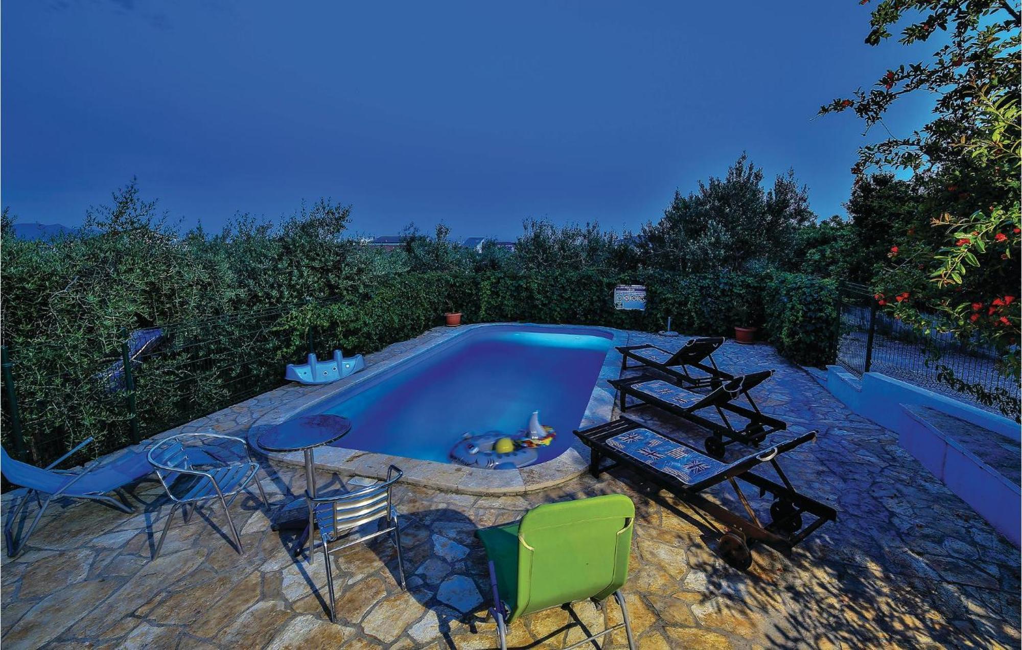 Amazing Apartment In Kastel Sucurac With Kitchen Kastela Luaran gambar